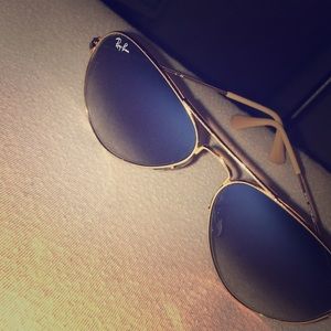 RayBan Women’s aviators - blue hombre
